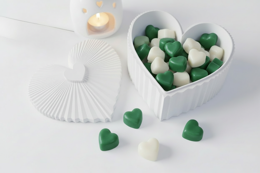 Se El Mar Mini Heart Wax Melts in darker green and white